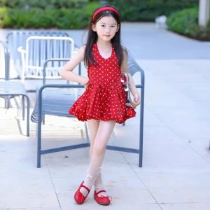 váy chấm bi cổ yếm dáng xoè