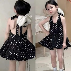 váy chấm bi cổ yếm dáng xoè