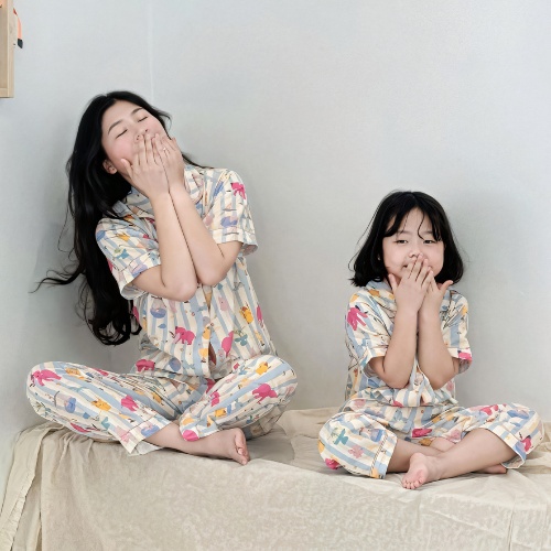 thời trang đôi cho mẹ và bé gái pijama