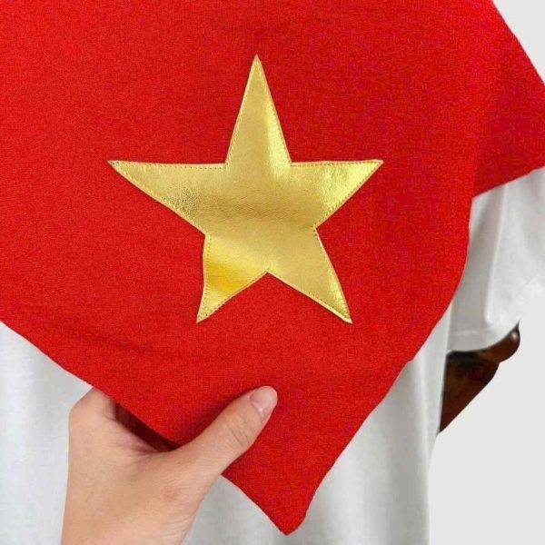 khăn choàng cờ đỏ sao vàng