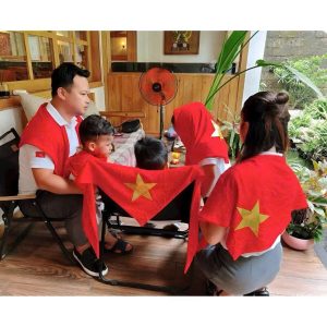 khăn choàng cờ đỏ sao vàng