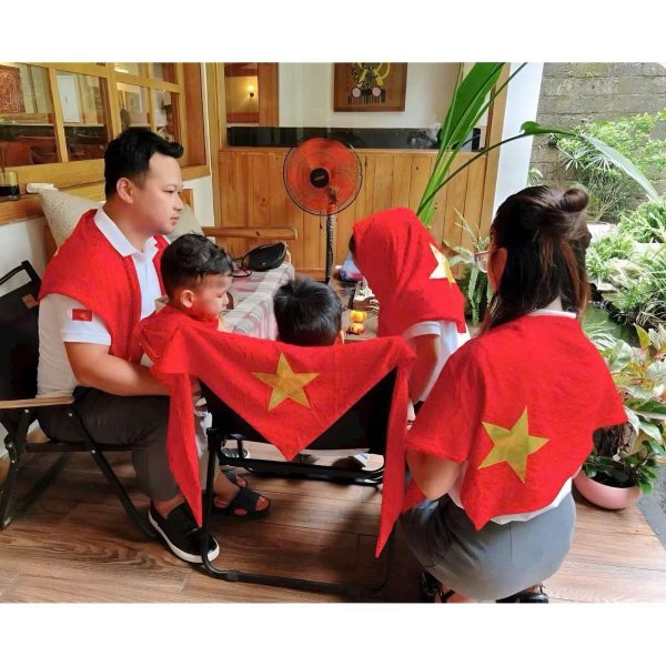 khăn choàng cờ đỏ sao vàng